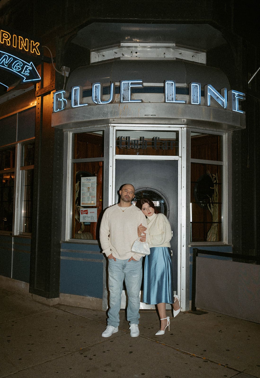 A couple posing for engagement photos in Chicago, showcasing what to wear for engagement photos