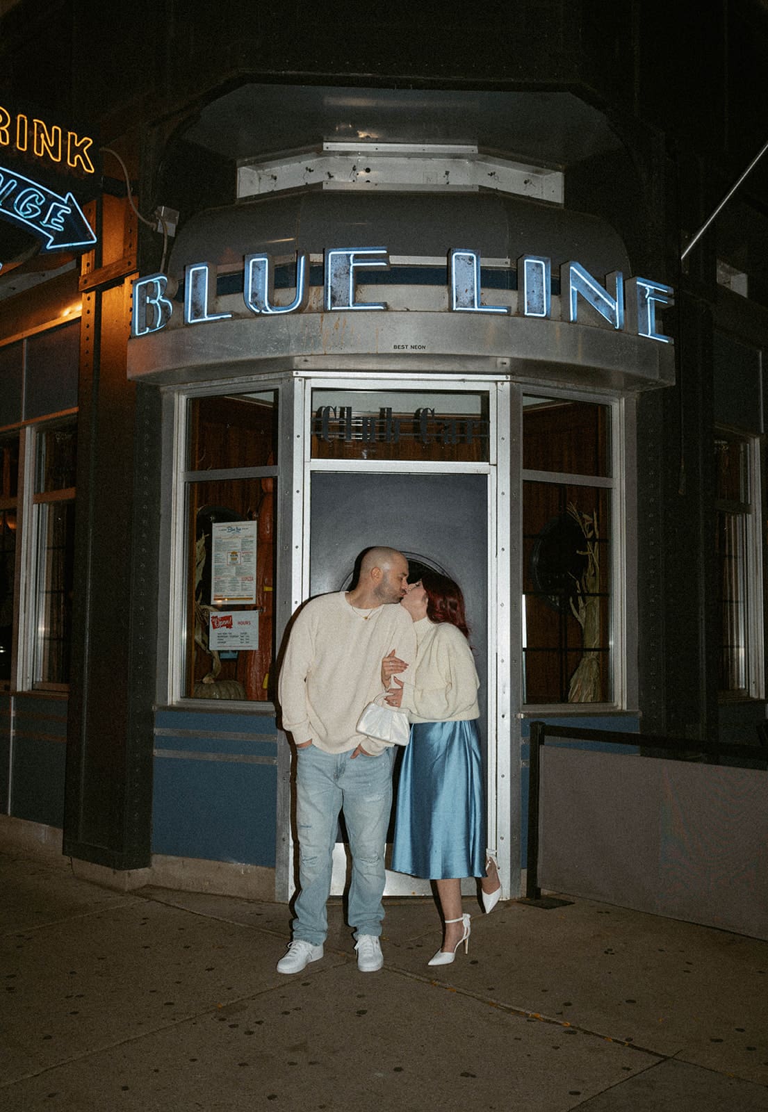 A couple posing for engagement photos in Chicago, showcasing what to wear for engagement photos
