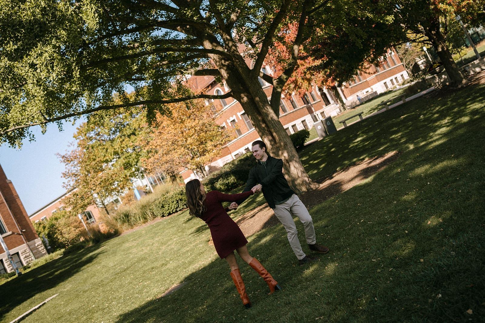 A couple taking fall engagement photos in Chicago, showing when to take engagement photos